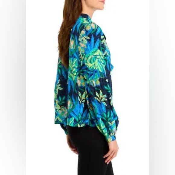 NWT Lilly Pulitzer
Witaker Printed Silk Mock Neck Long Sleeve Tie-Back Top - Picture 6 of 8